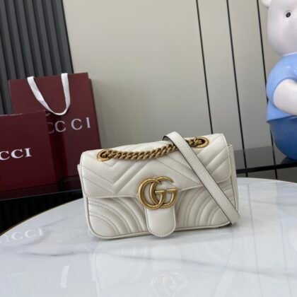 Bolso de hombro GG Marmont tamaño pequeño Gucci