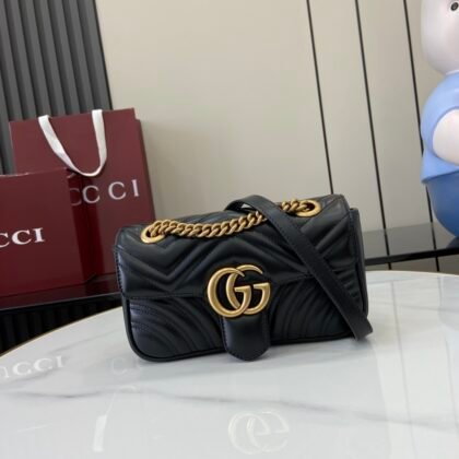 Bolso de hombro GG Marmont tamaño pequeño Gucci