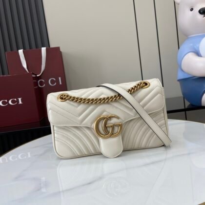Bolso de hombro GG Marmont tamaño mediano Gucci