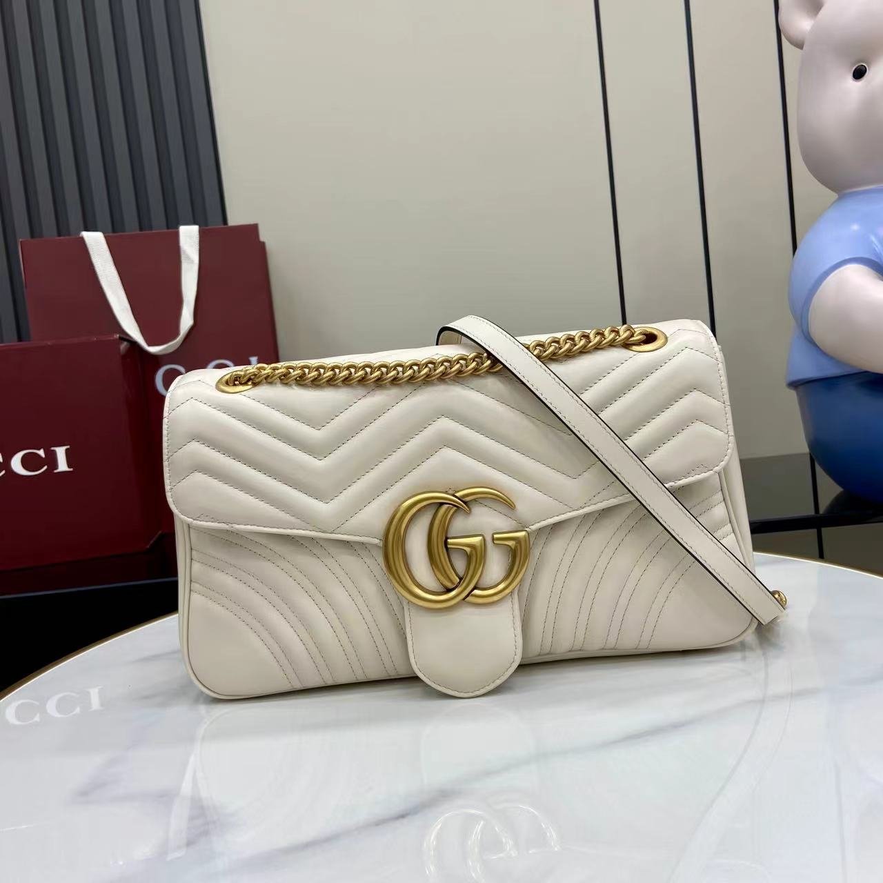 Bolso de hombro GG Marmont tamaño grande Gucci
