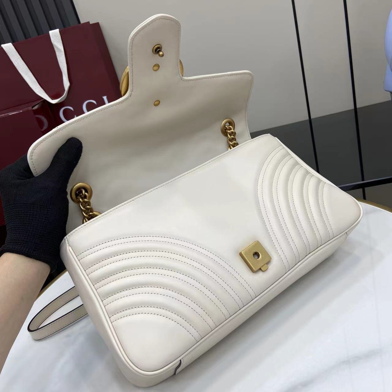 Bolso de hombro GG Marmont tamaño grande Gucci - Imagen 10