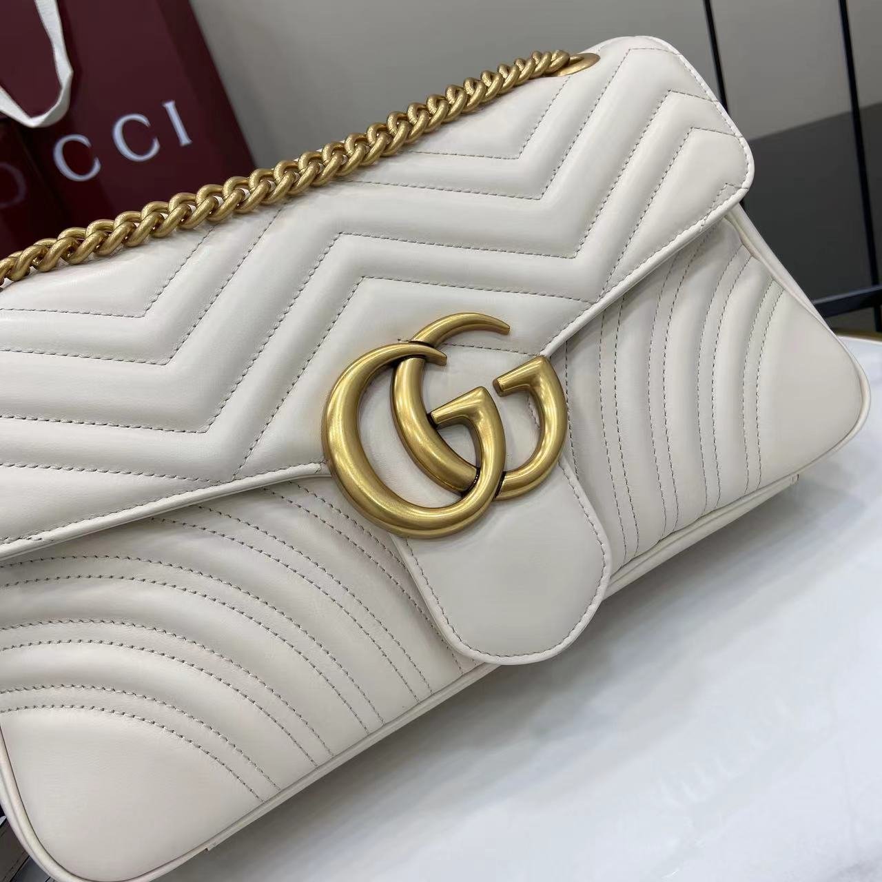 Bolso de hombro GG Marmont tamaño grande Gucci - Imagen 5
