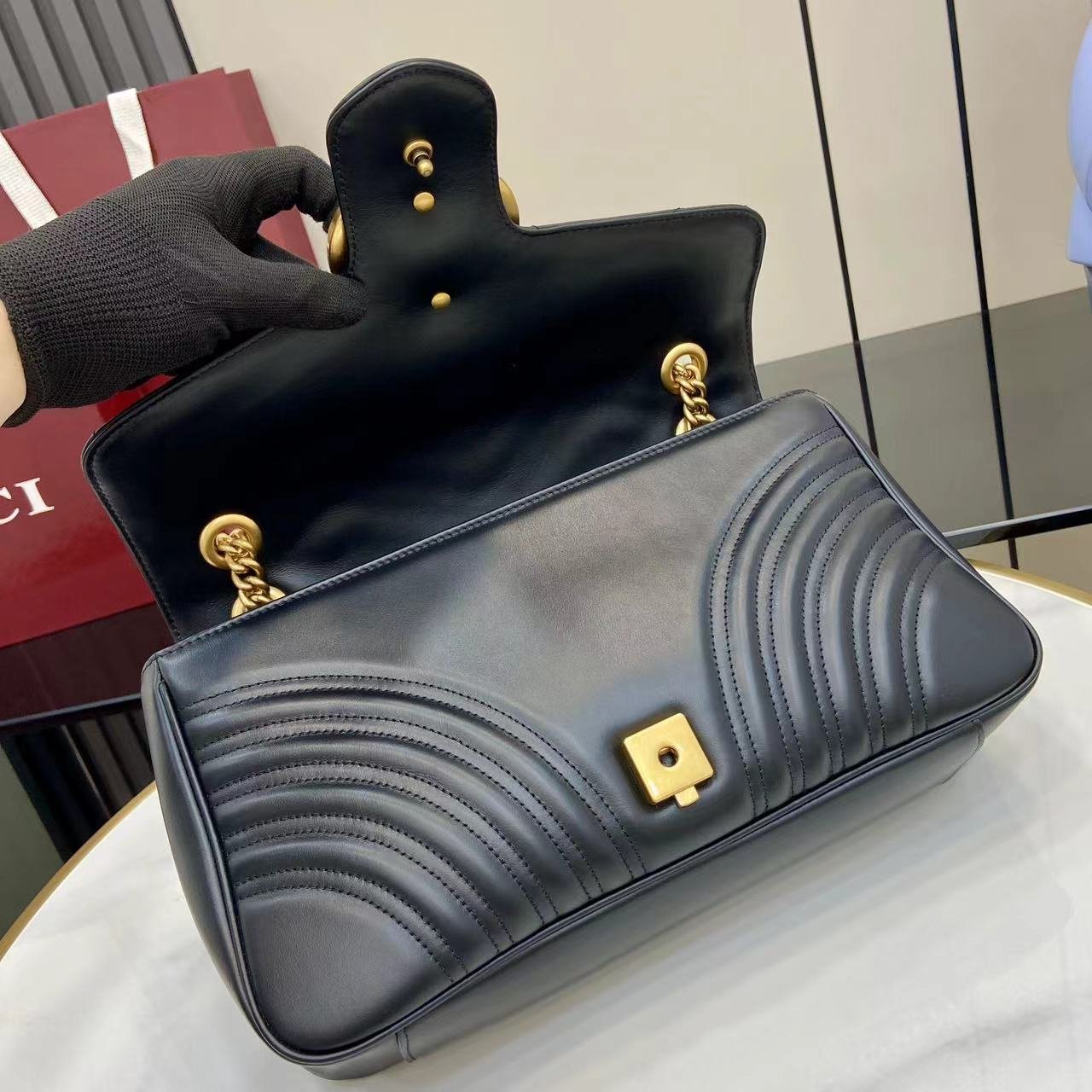 Bolso de hombro GG Marmont tamaño grande Gucci - Imagen 10