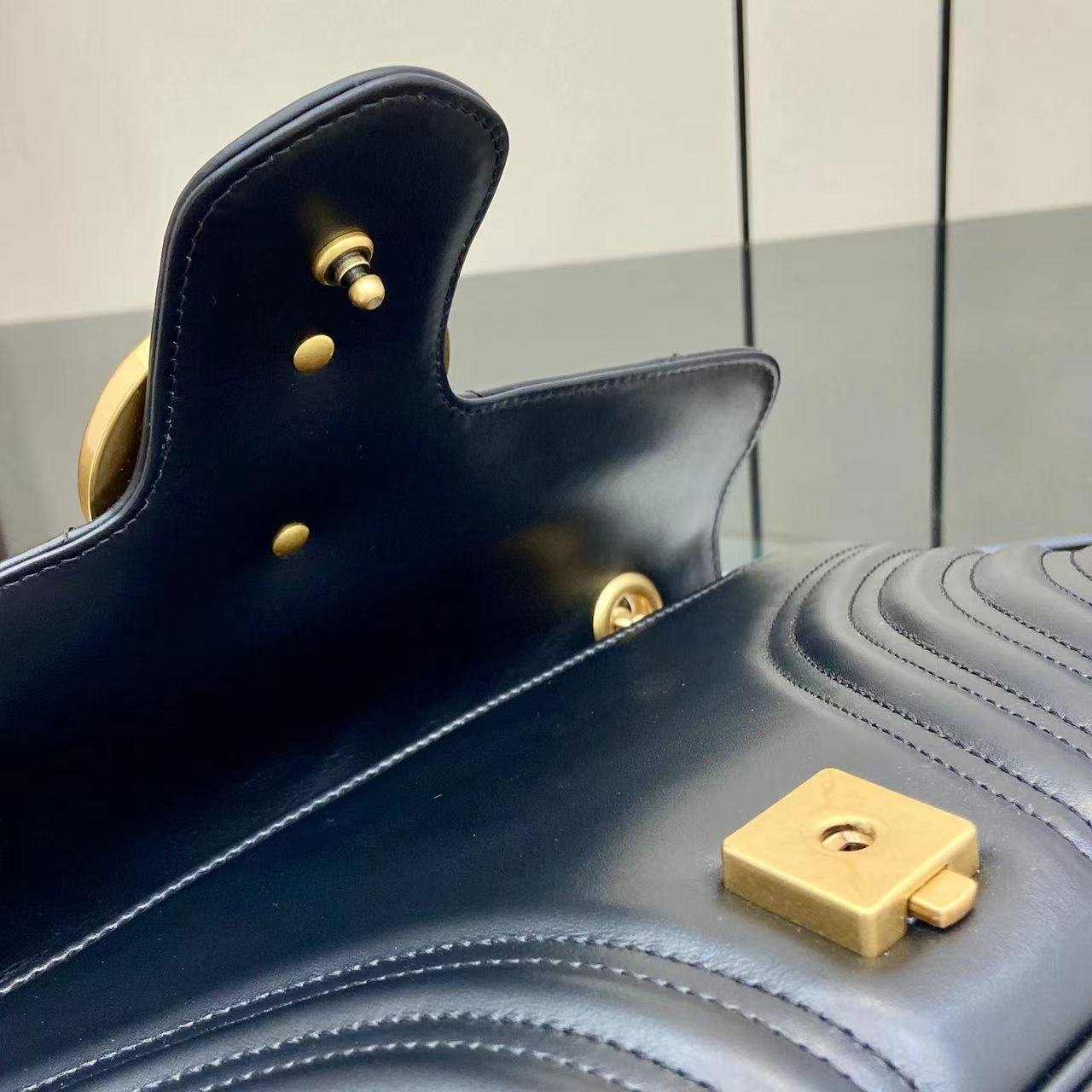 Bolso de hombro GG Marmont tamaño grande Gucci - Imagen 7