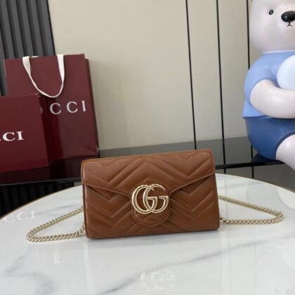 Cartera GG Marmont con cadena Gucci