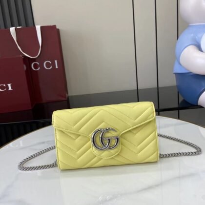 Cartera GG Marmont con cadena Gucci