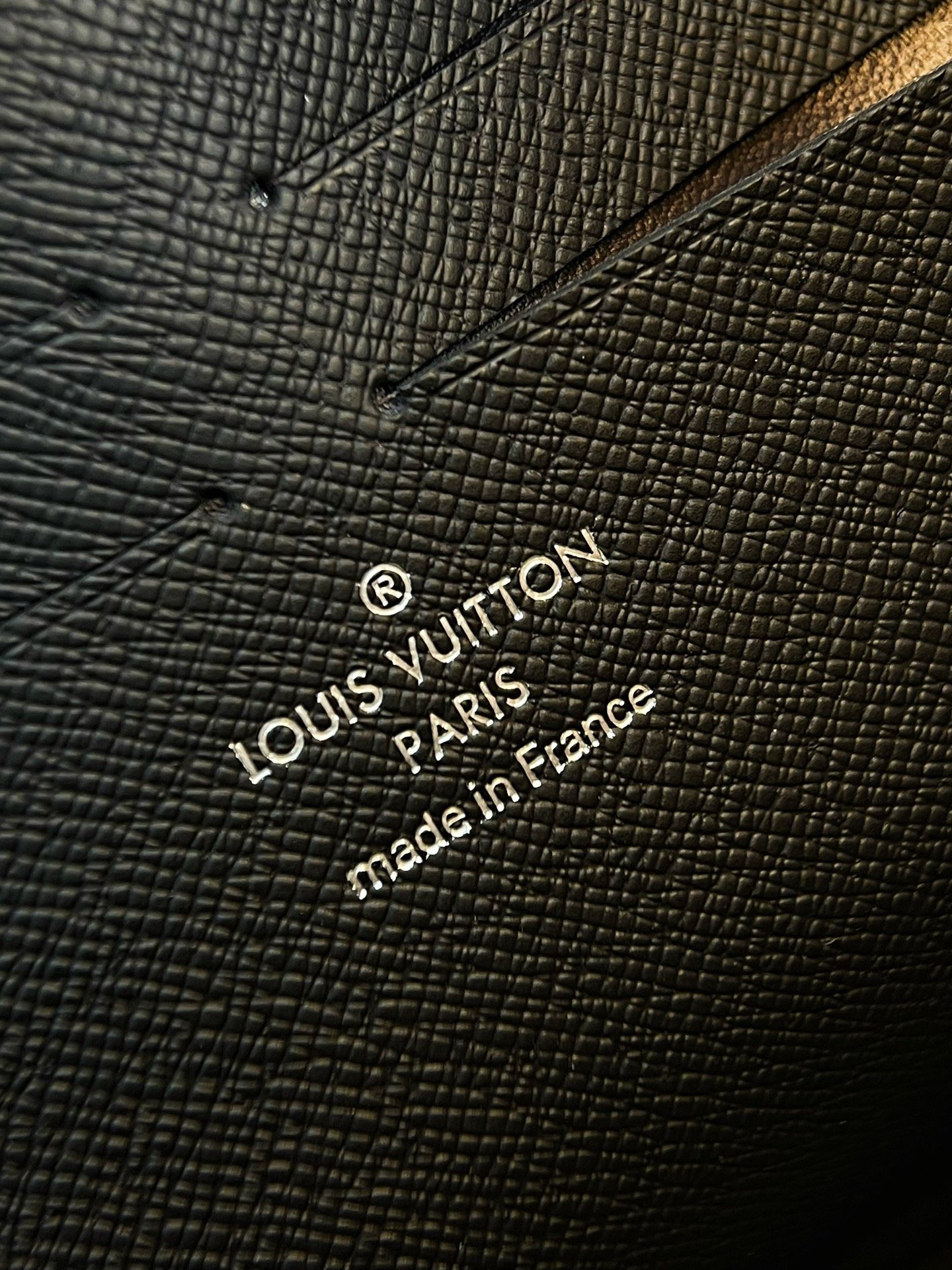 Cartera de mano Pochette Voyage MM Louis Vuitton - Imagen 9