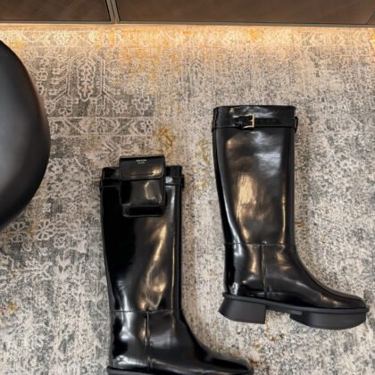 Botas de piel con tacón Prada