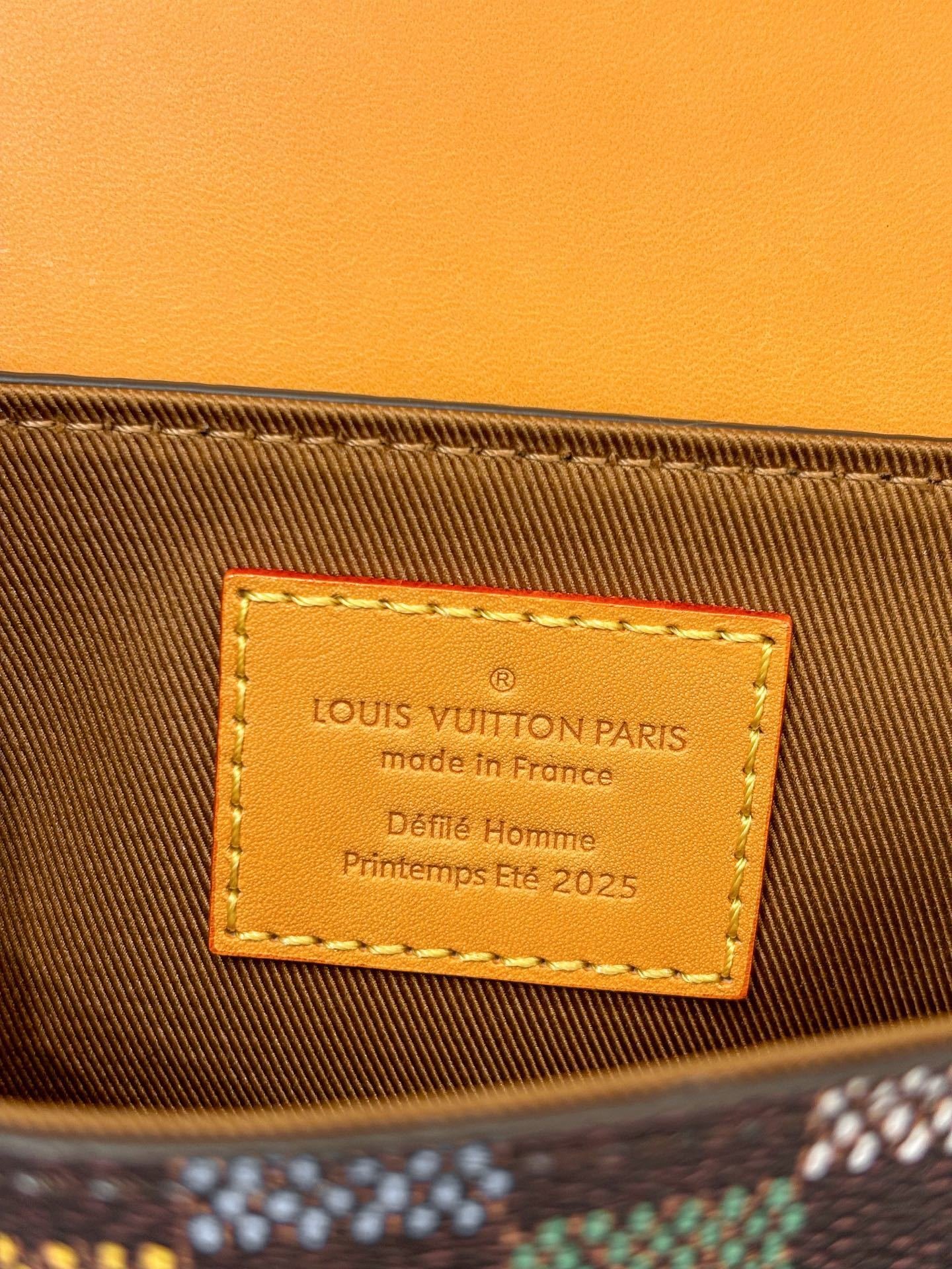 Cartera portátil Steamer East West Louis Vuitton - Imagen 9