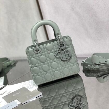 Bolso mediano Lady Dior Ultramatte