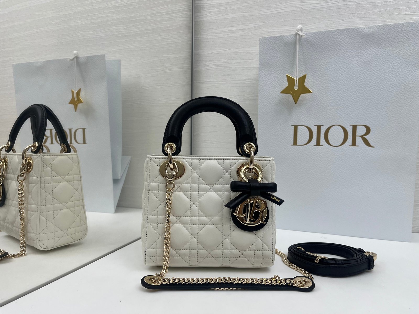 Bolso mini Lady Dior Dior Or con cadena