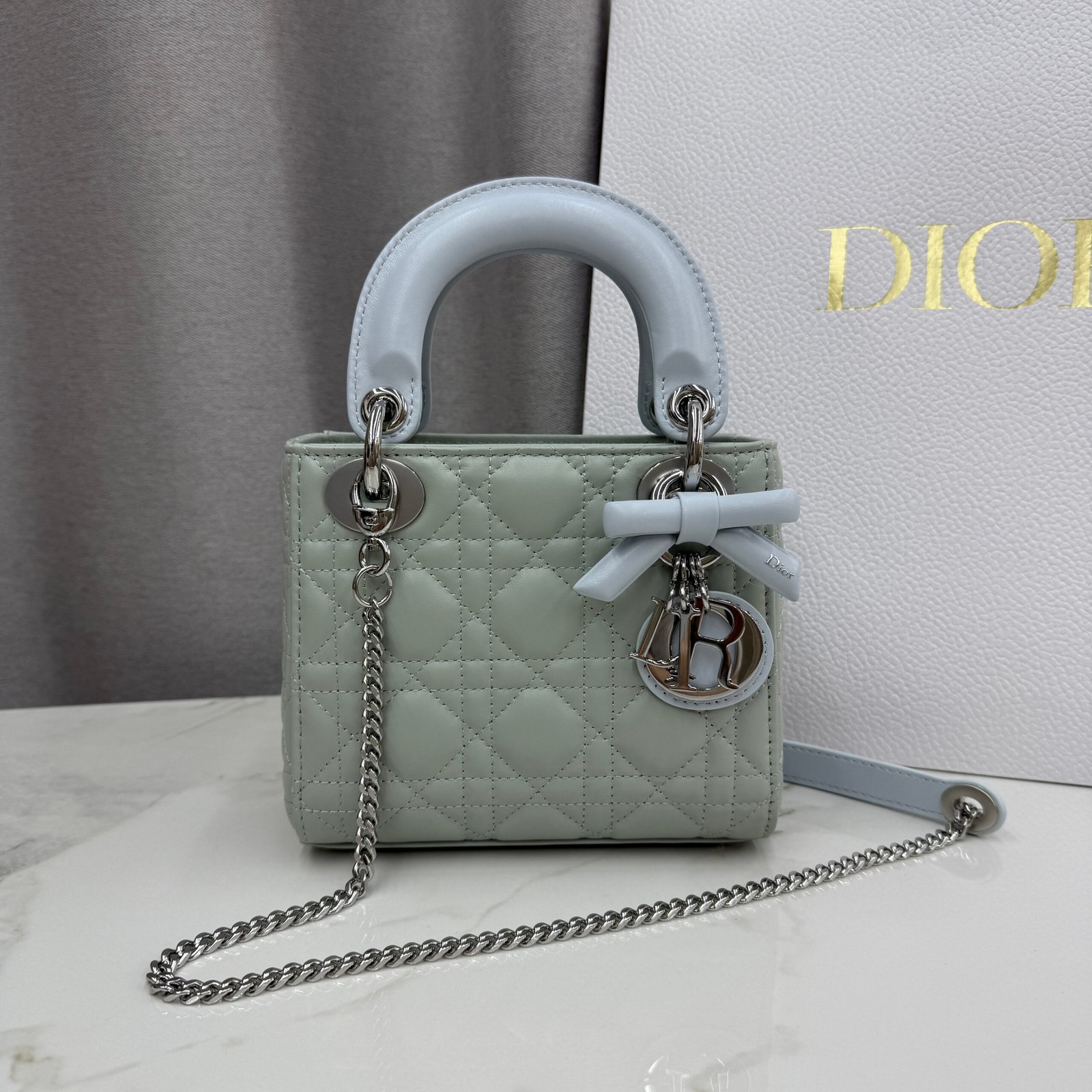 Bolso mini Lady Dior Dior Or con cadena