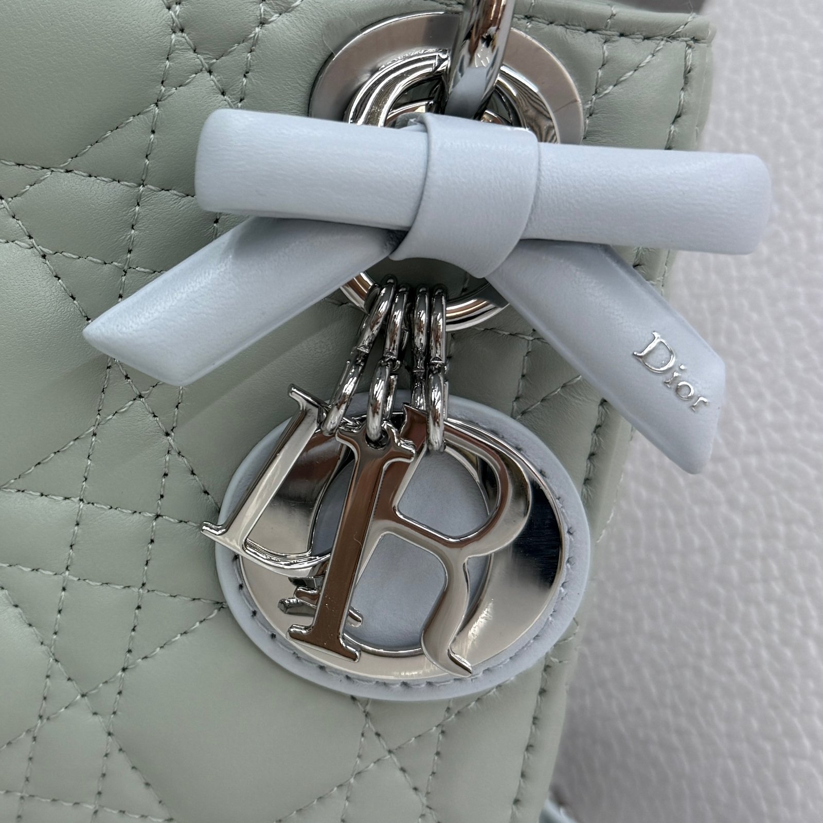Bolso mini Lady Dior Dior Or con cadena - Imagen 6