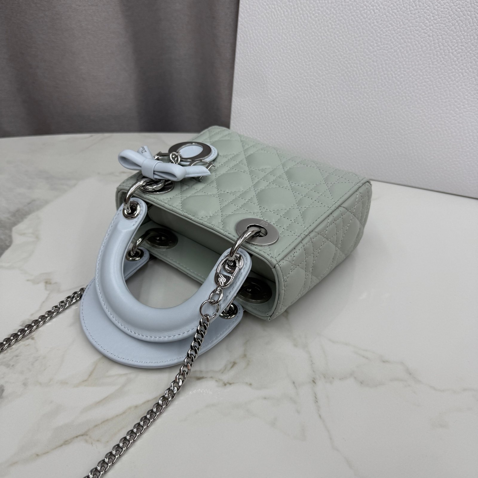 Bolso mini Lady Dior Dior Or con cadena - Imagen 7