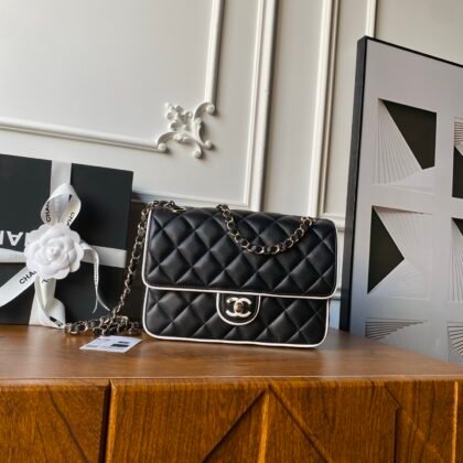 Cartera de mano con cadena Chanel