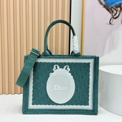 Dior Book Tote mediano con bandolera