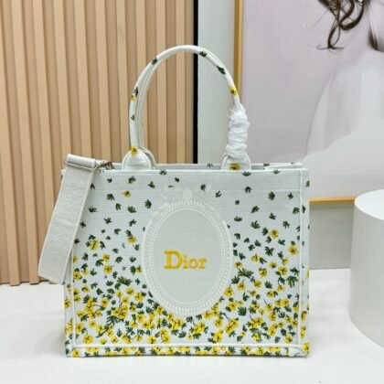 Dior Book Tote mediano con bandolera