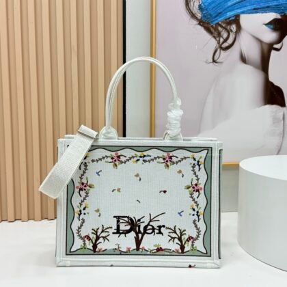 Dior Book Tote mediano con bandolera