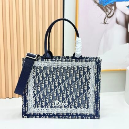 Dior Book Tote mediano con bandolera