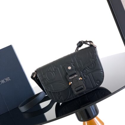 Bolso messenger Saddle pequeño con solapa Dior