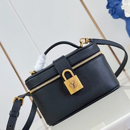 Bolso Low Key Vanity Pouch Louis Vuitton