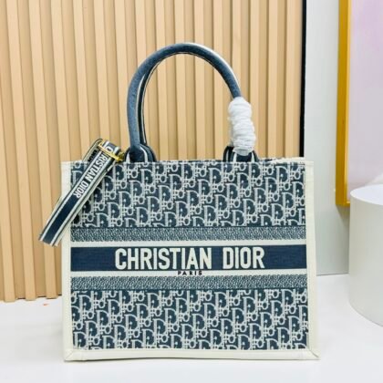 Dior Book Tote mediano con bandolera