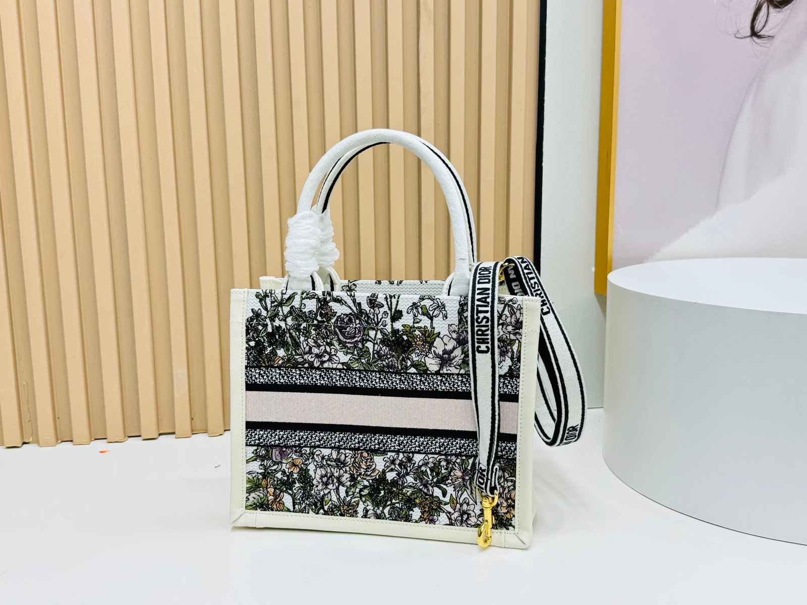 Dior Book Tote pequeño con bandolera - Imagen 3