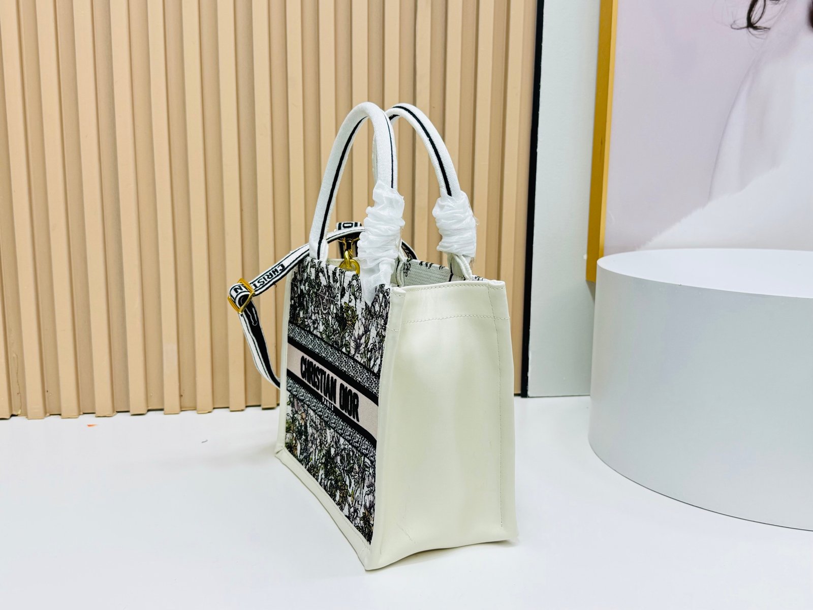 Dior Book Tote pequeño con bandolera - Imagen 4