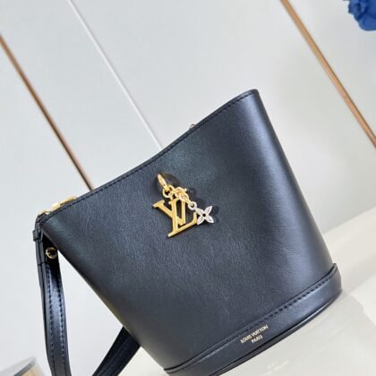 Bolso LV Bloom Mini Hobo Louis Vuitton