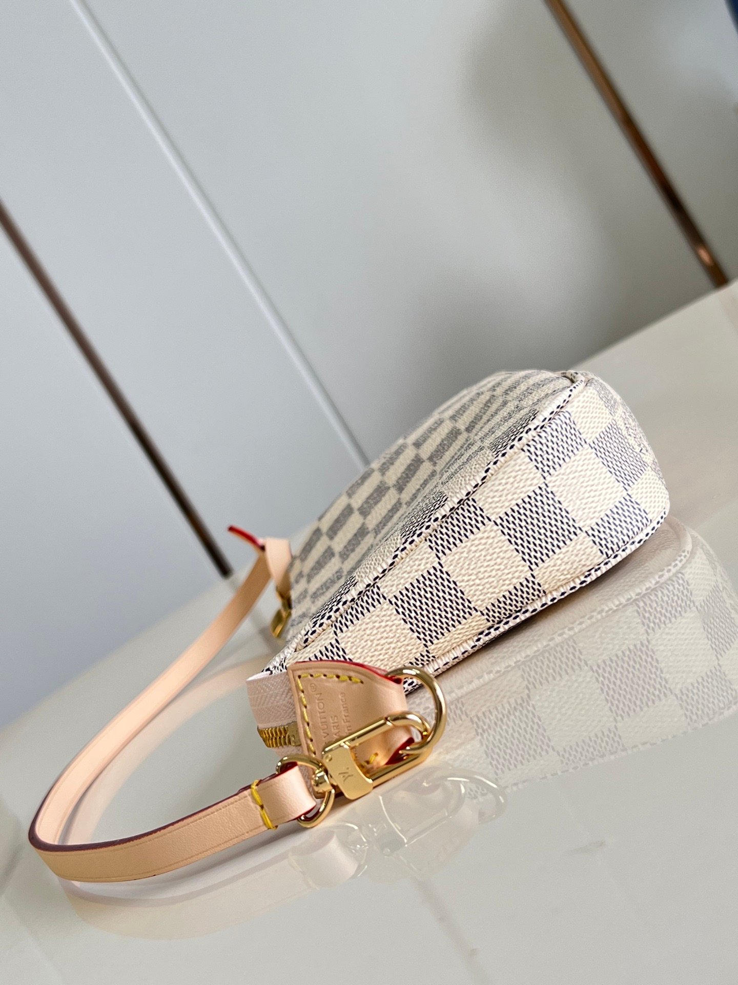 Bolso Pochette Accessoires Louis Vuitton - Imagen 2