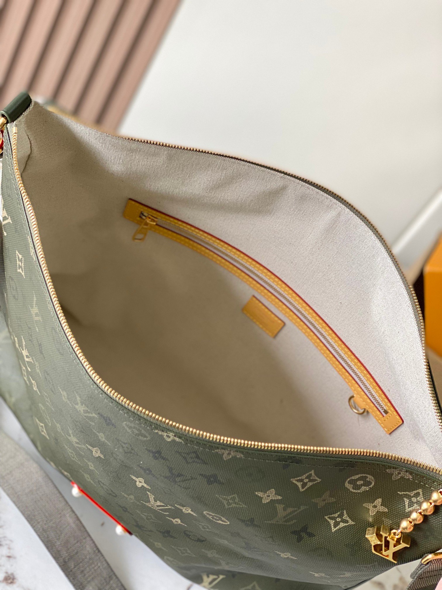Bolso Vagabond Hobo Louis Vuitton - Imagen 11