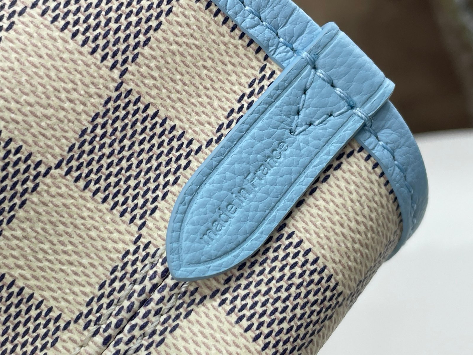 Bolso Neverfull Inside Out MM Louis Vuitton - Imagen 6