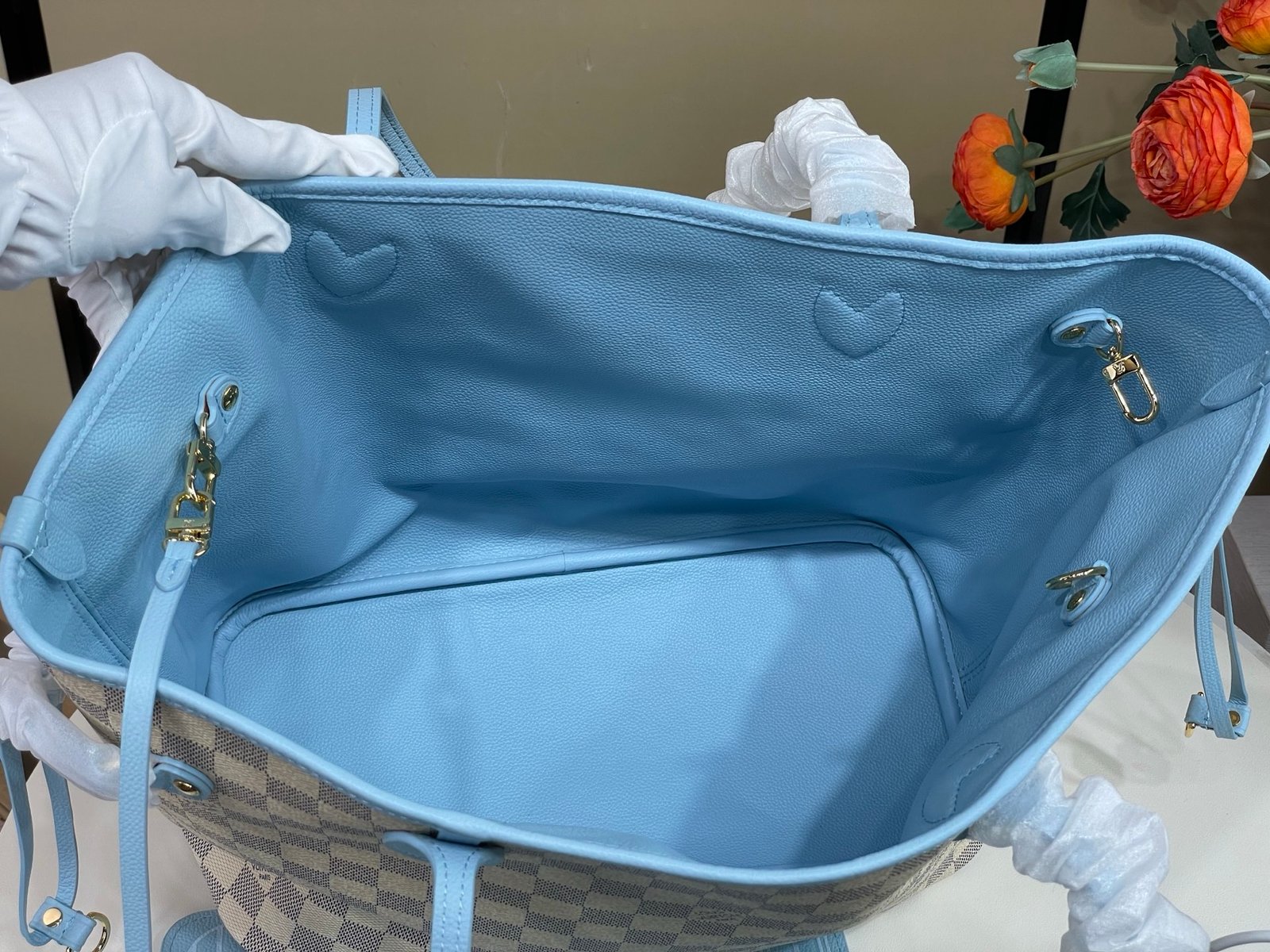 Bolso Neverfull Inside Out MM Louis Vuitton - Imagen 9