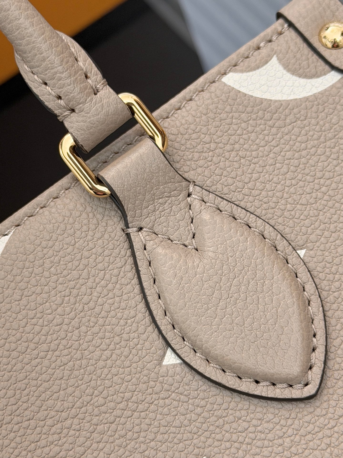 Bolso OnTheGo PM Louis Vuitton - Imagen 6