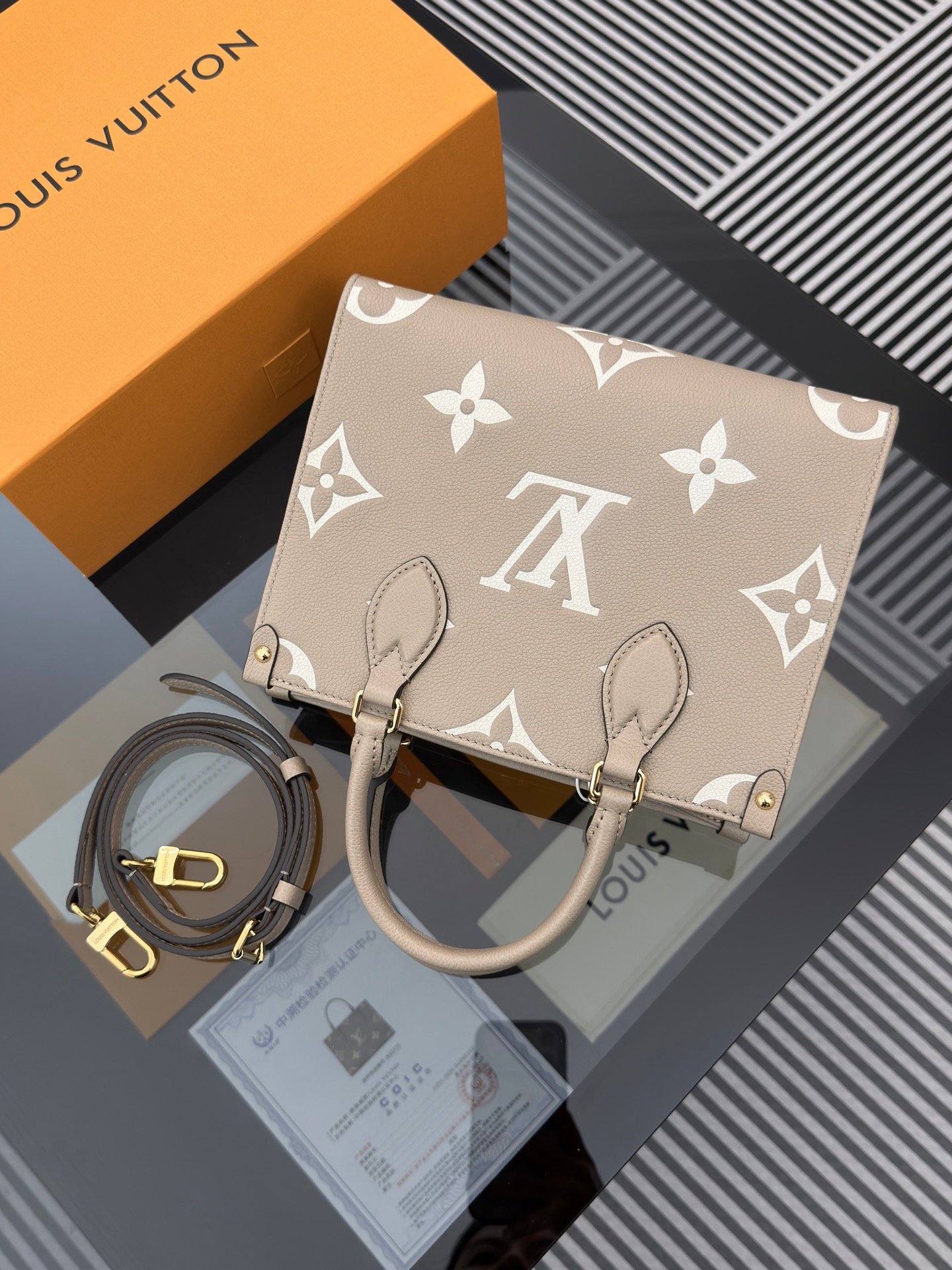 Bolso OnTheGo PM Louis Vuitton - Imagen 3