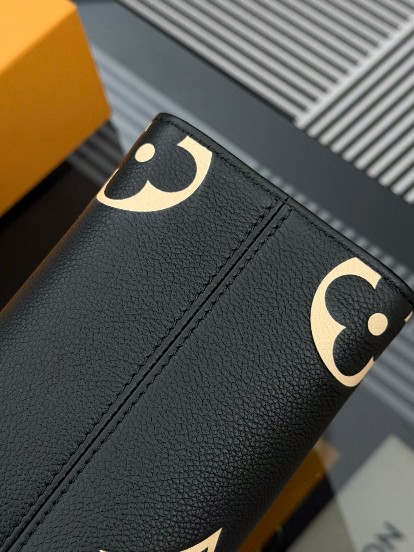 Bolso OnTheGo PM Louis Vuitton - Imagen 6