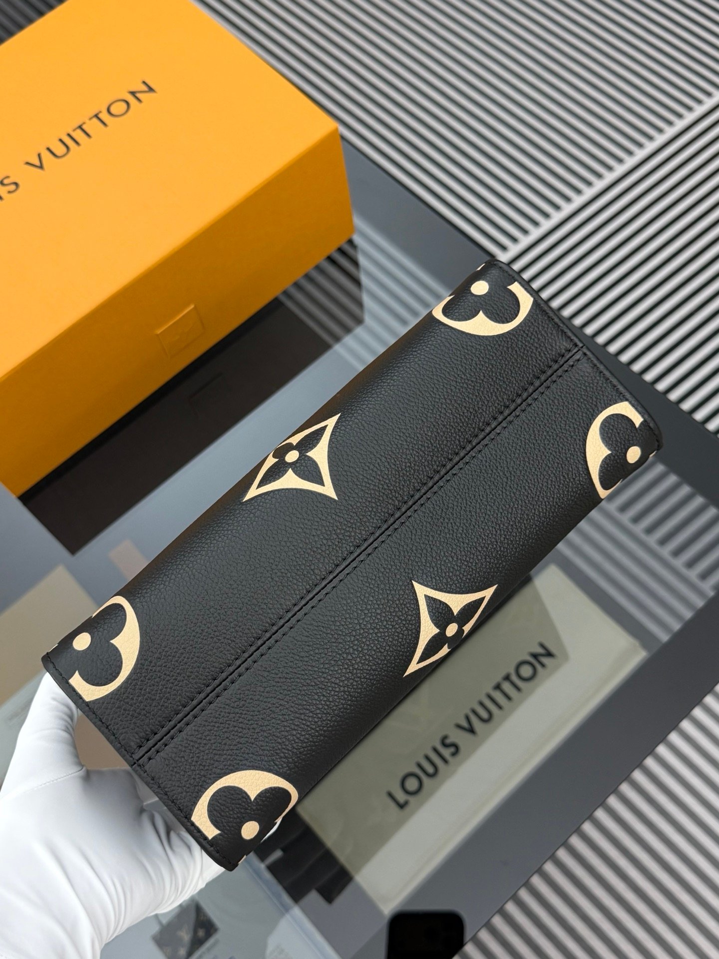 Bolso OnTheGo PM Louis Vuitton - Imagen 3