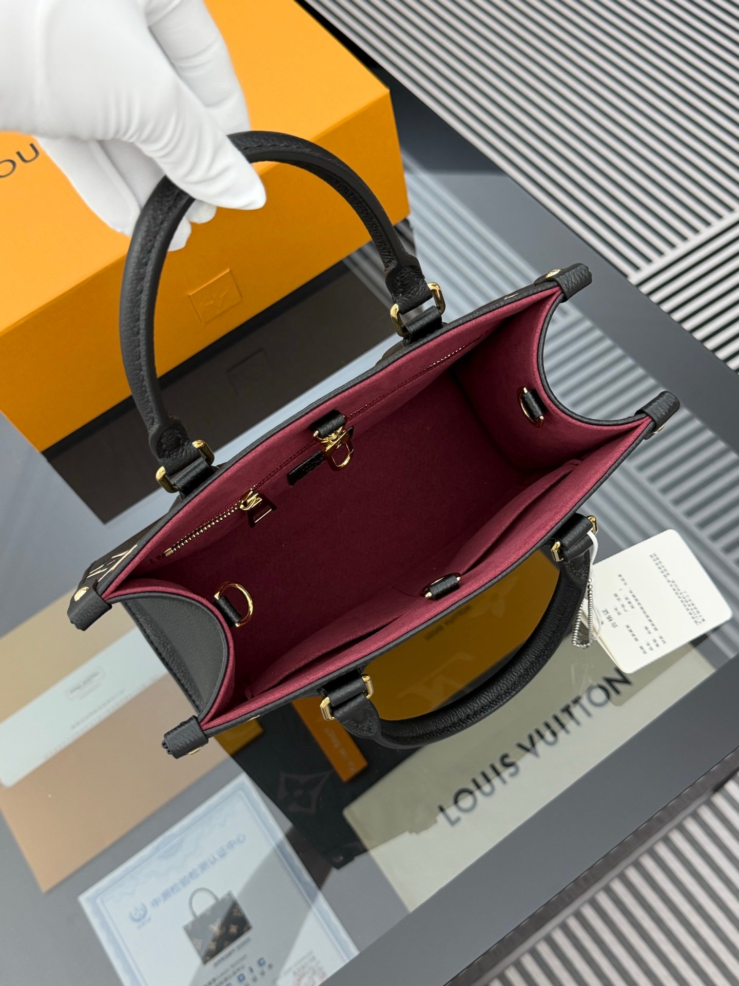 Bolso OnTheGo PM Louis Vuitton - Imagen 8