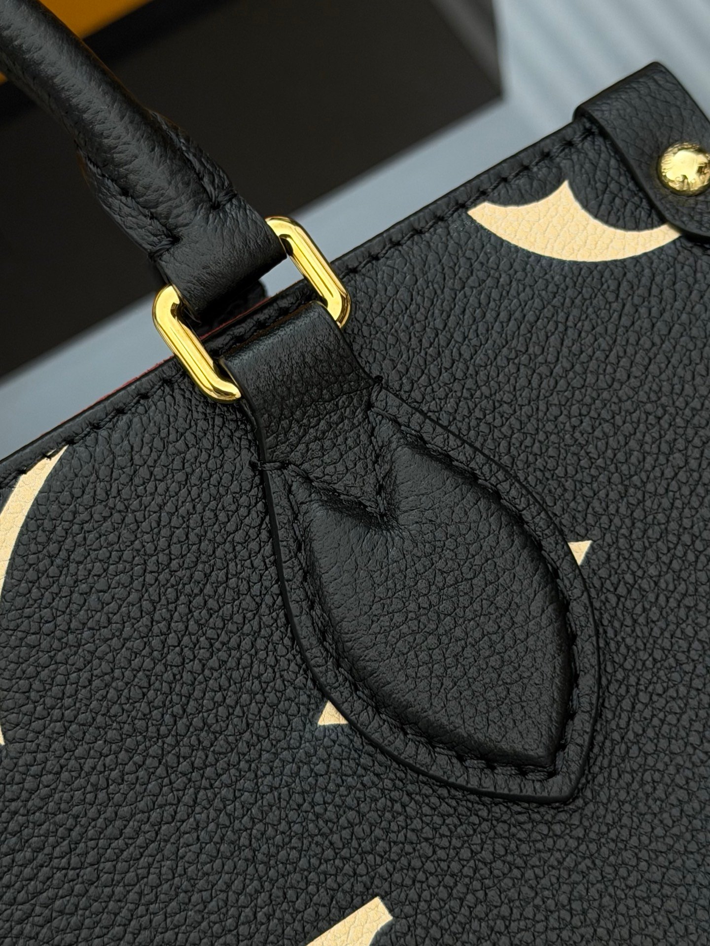 Bolso OnTheGo PM Louis Vuitton - Imagen 7