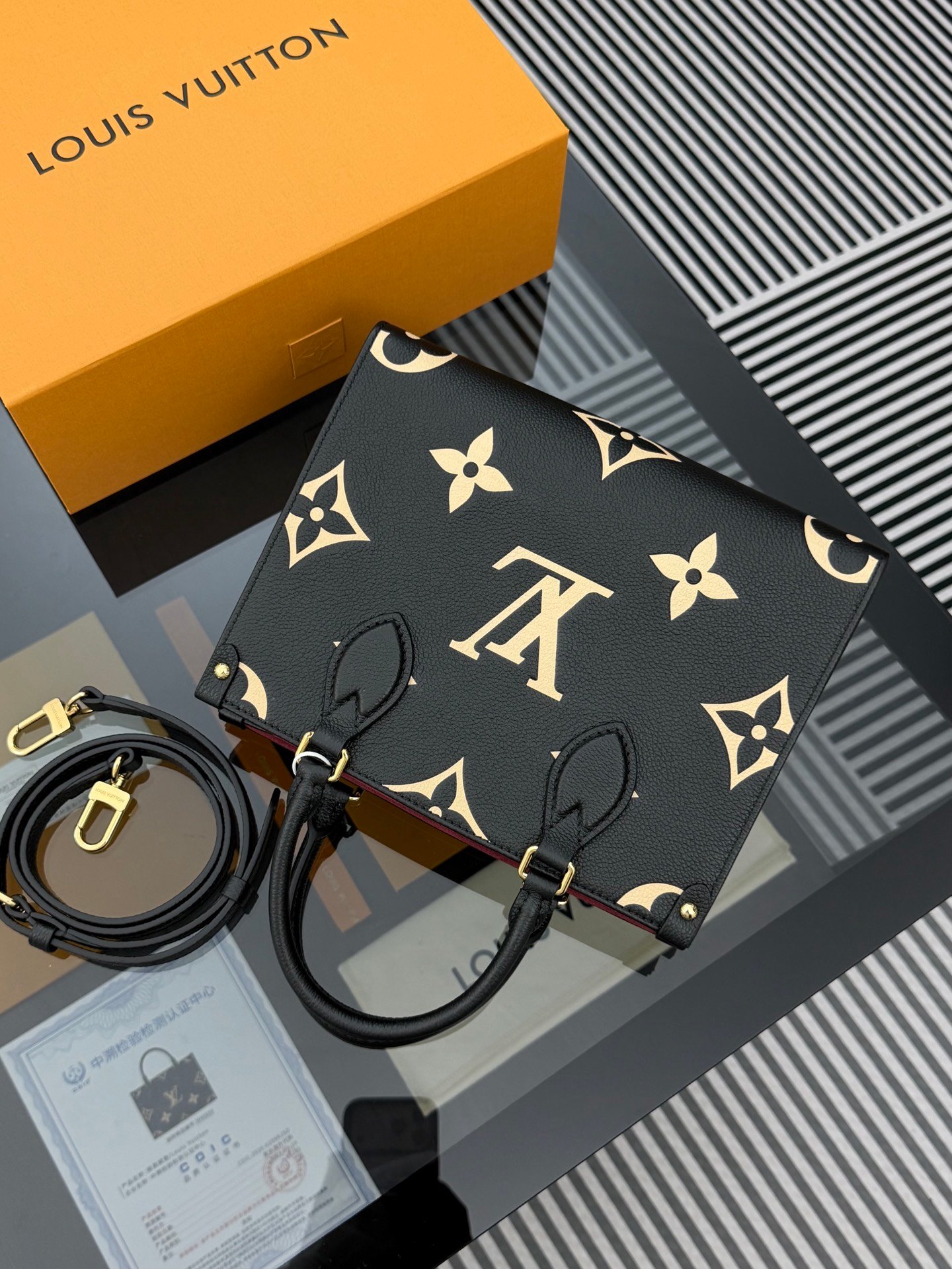 Bolso OnTheGo PM Louis Vuitton - Imagen 5