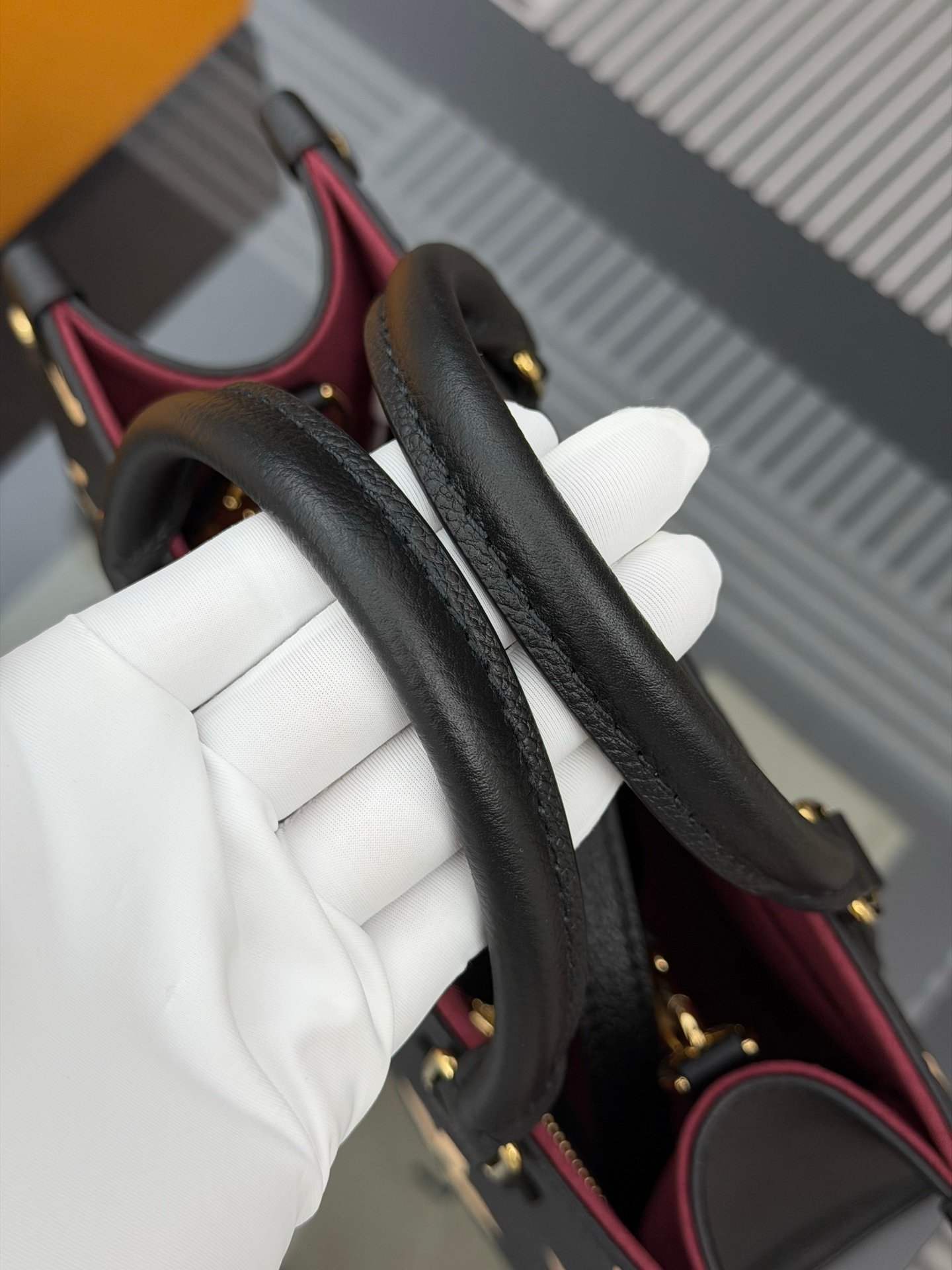 Bolso OnTheGo PM Louis Vuitton - Imagen 4