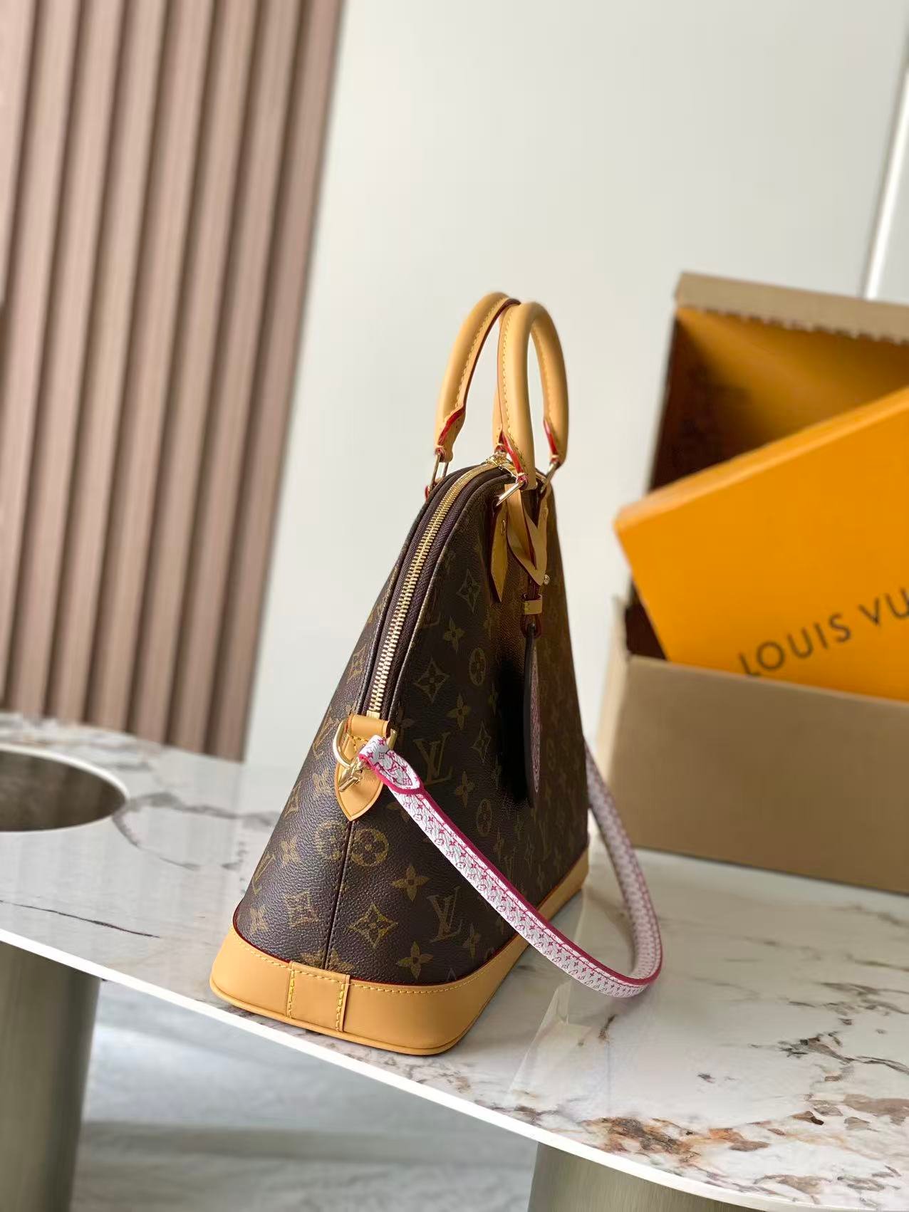 Bolso Alma MM Soft Louis Vuitton - Imagen 4