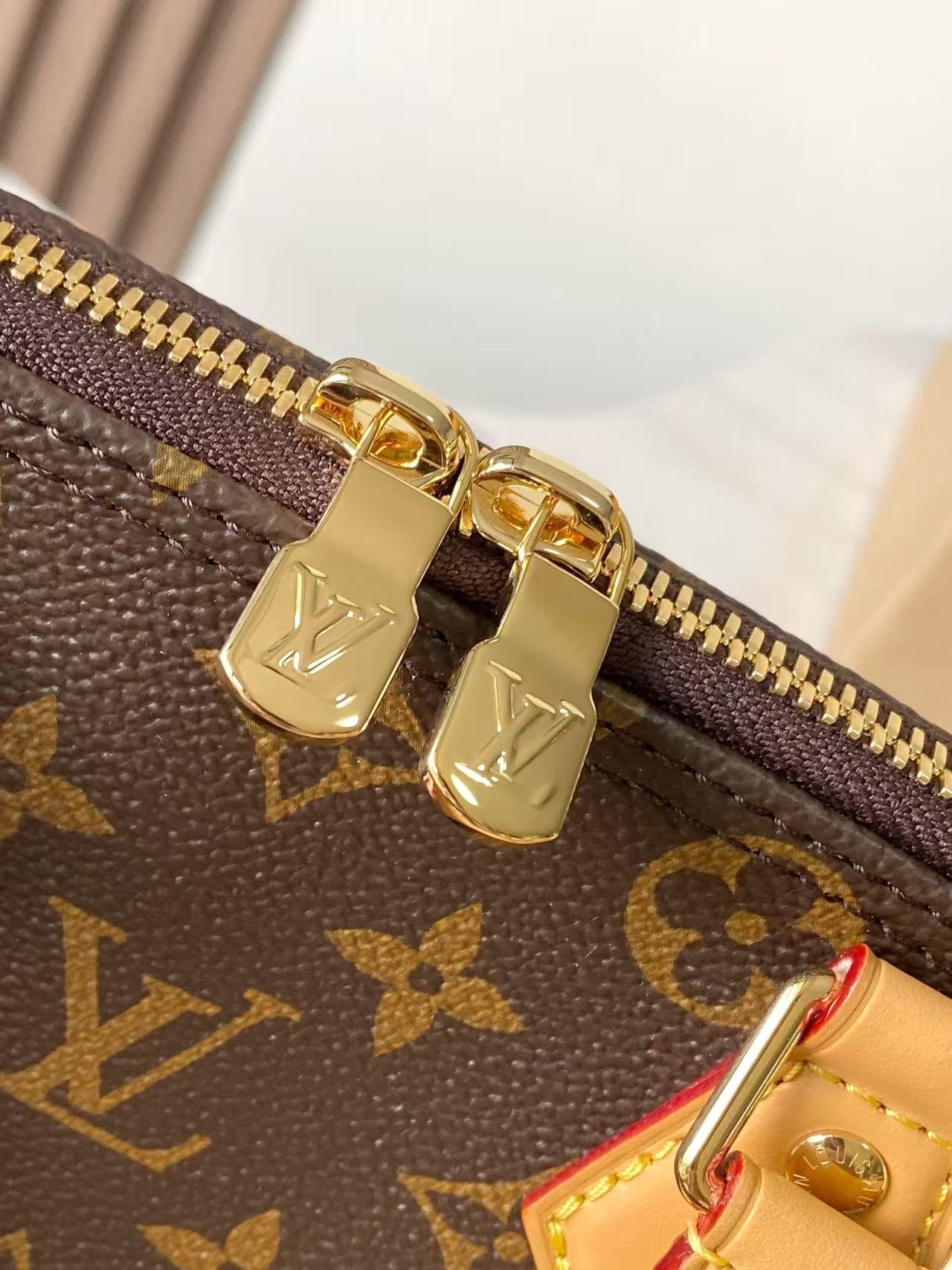 Bolso Alma MM Soft Louis Vuitton - Imagen 7