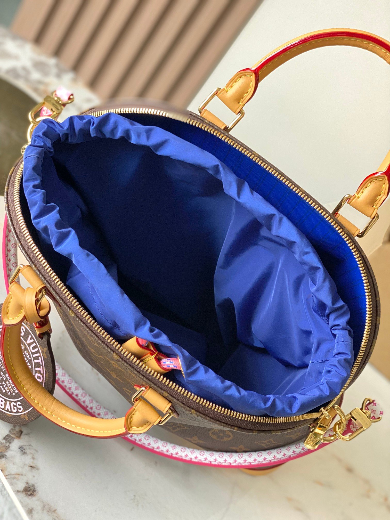 Bolso Alma MM Soft Louis Vuitton - Imagen 12