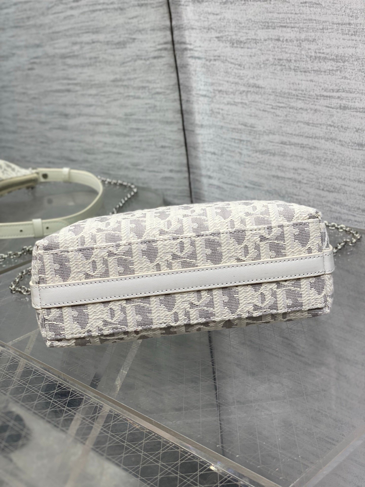 Minibolso Miss Caro Diorling con cadena Dior - Imagen 7