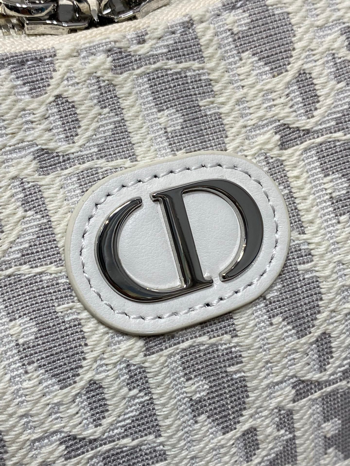 Minibolso Miss Caro Diorling con cadena Dior - Imagen 3