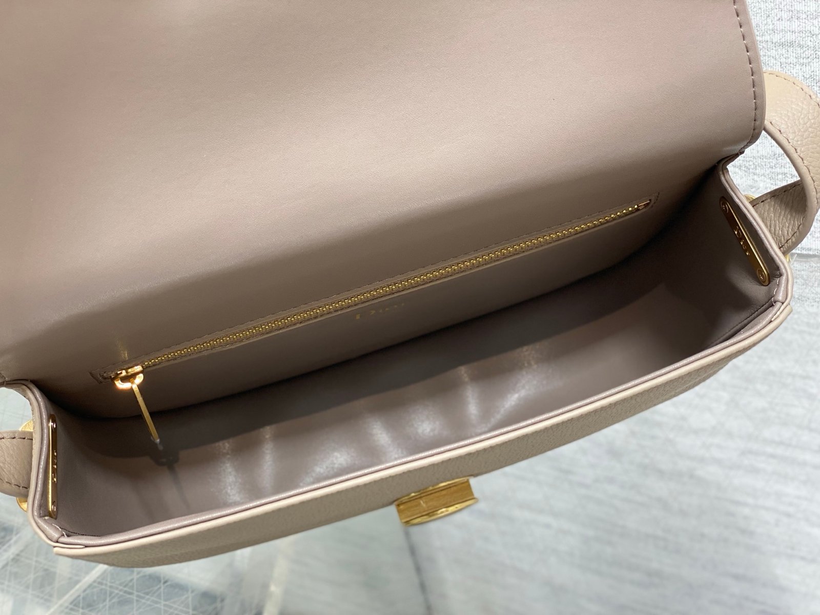 Bolso Dior Médaillon con solapa - Imagen 8