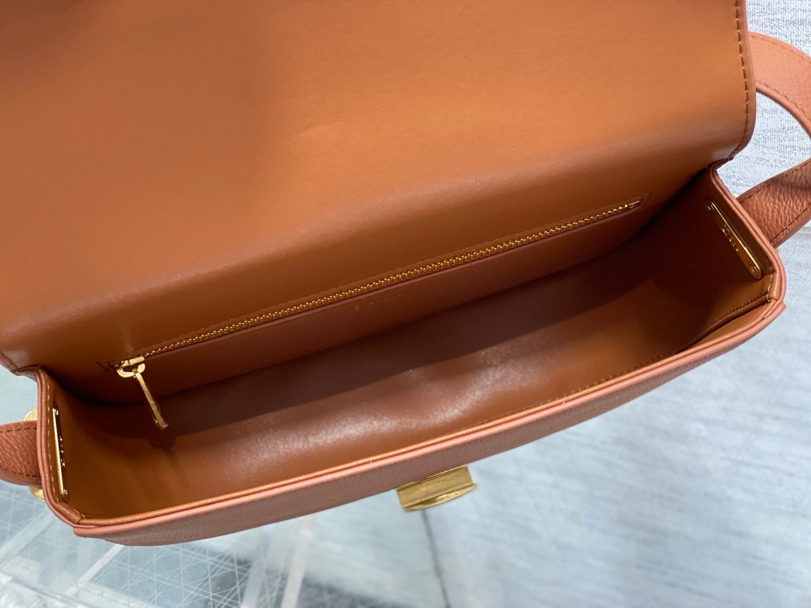 Bolso Dior Médaillon con solapa - Imagen 8