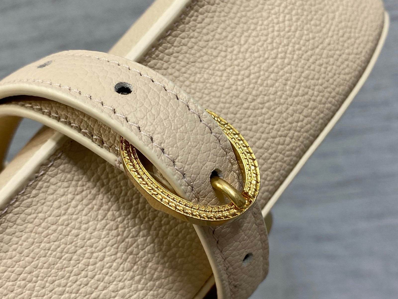 Bolso pequeño Dior Médaillon con solapa - Imagen 5
