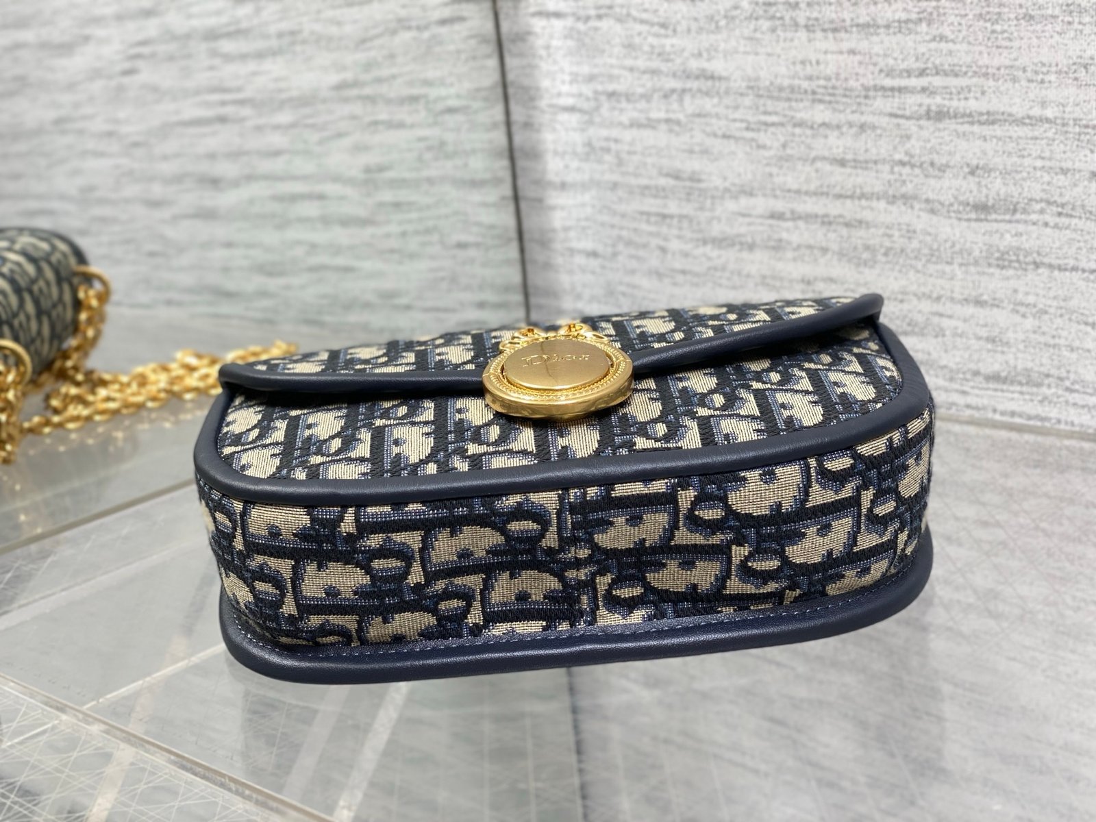 Bolso pequeño Dior Médaillon con solapa - Imagen 7